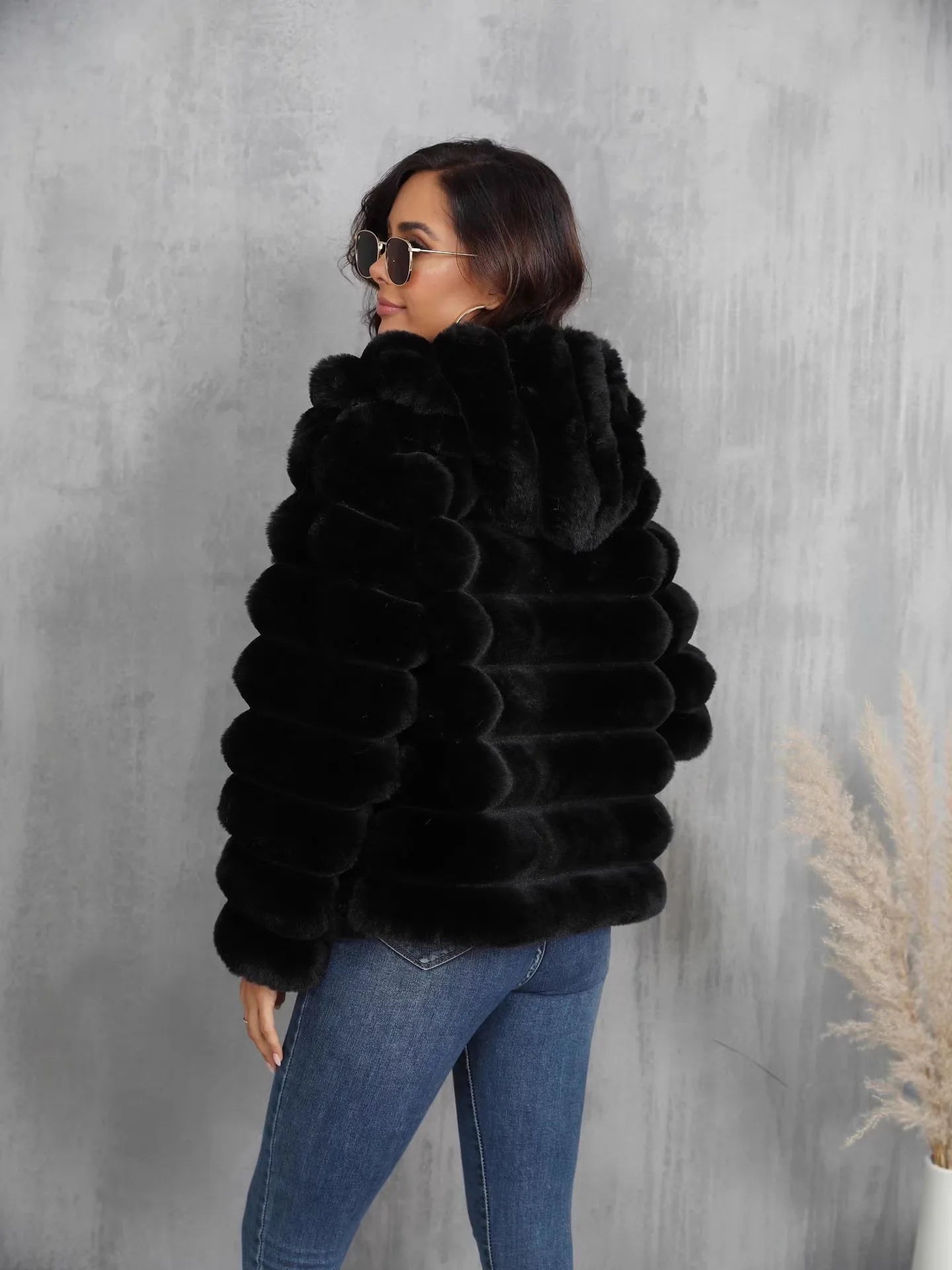 Soft Cozy Plush Faux Rabbit Fur Hooded Coat for Women Horizontal Cropped Padded Jacket Women Winter Casual Zipper Warm Outerwear