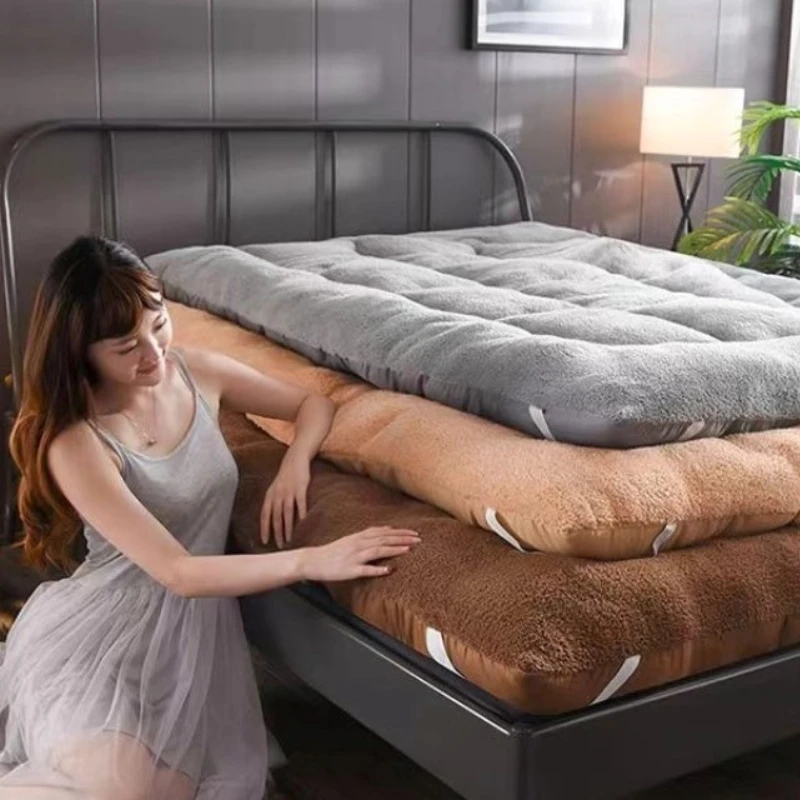 Winter Padded Lambswool Mattress Plus Velvet Dormitory Home Soft Pad Single and Double Warm Pad Quilt.