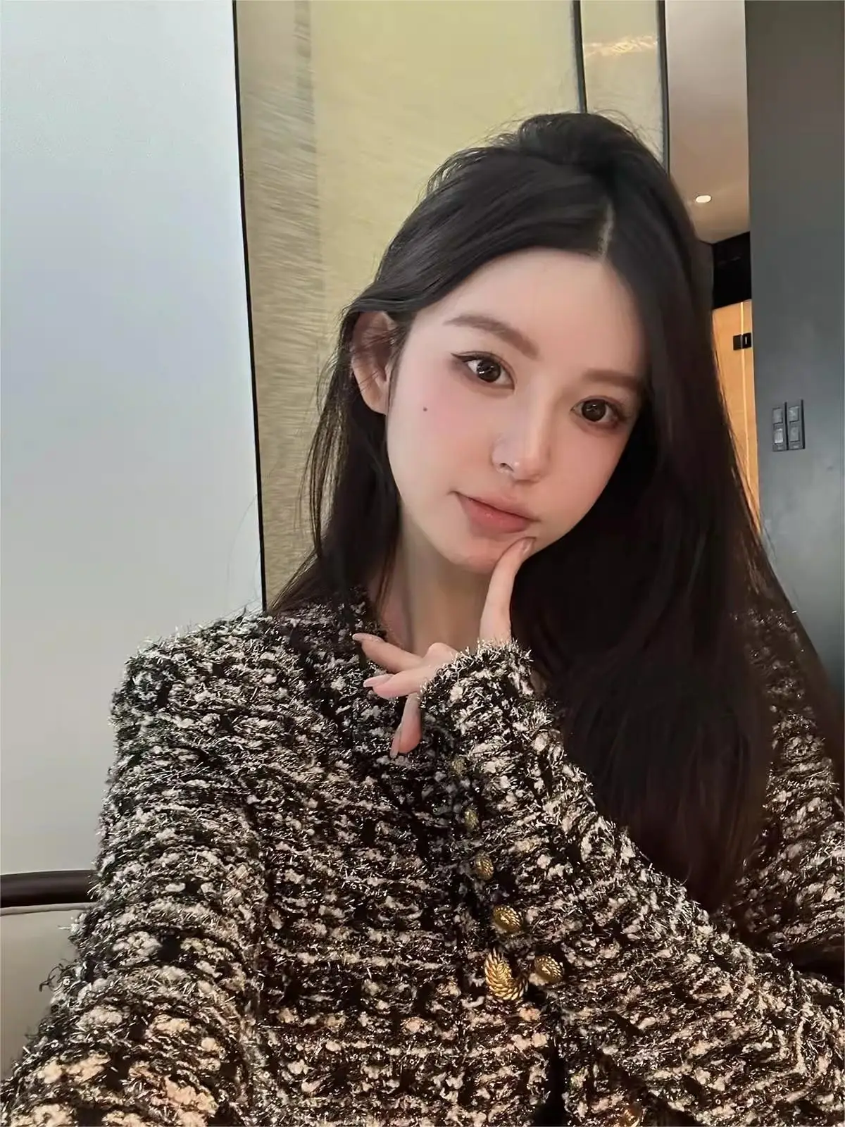 

Heavy-Work Short Open Cardigan Women's Jacket Gold-Stamped Lion Head Button Slimming Stylish Party Top for New Year Gathering