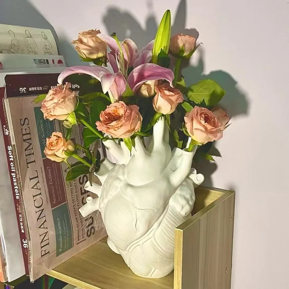 Resin Heart Shaped Vase Multiple Sockets White/Red Desktop Flower Pot Sculpture Design Dried Flower Container