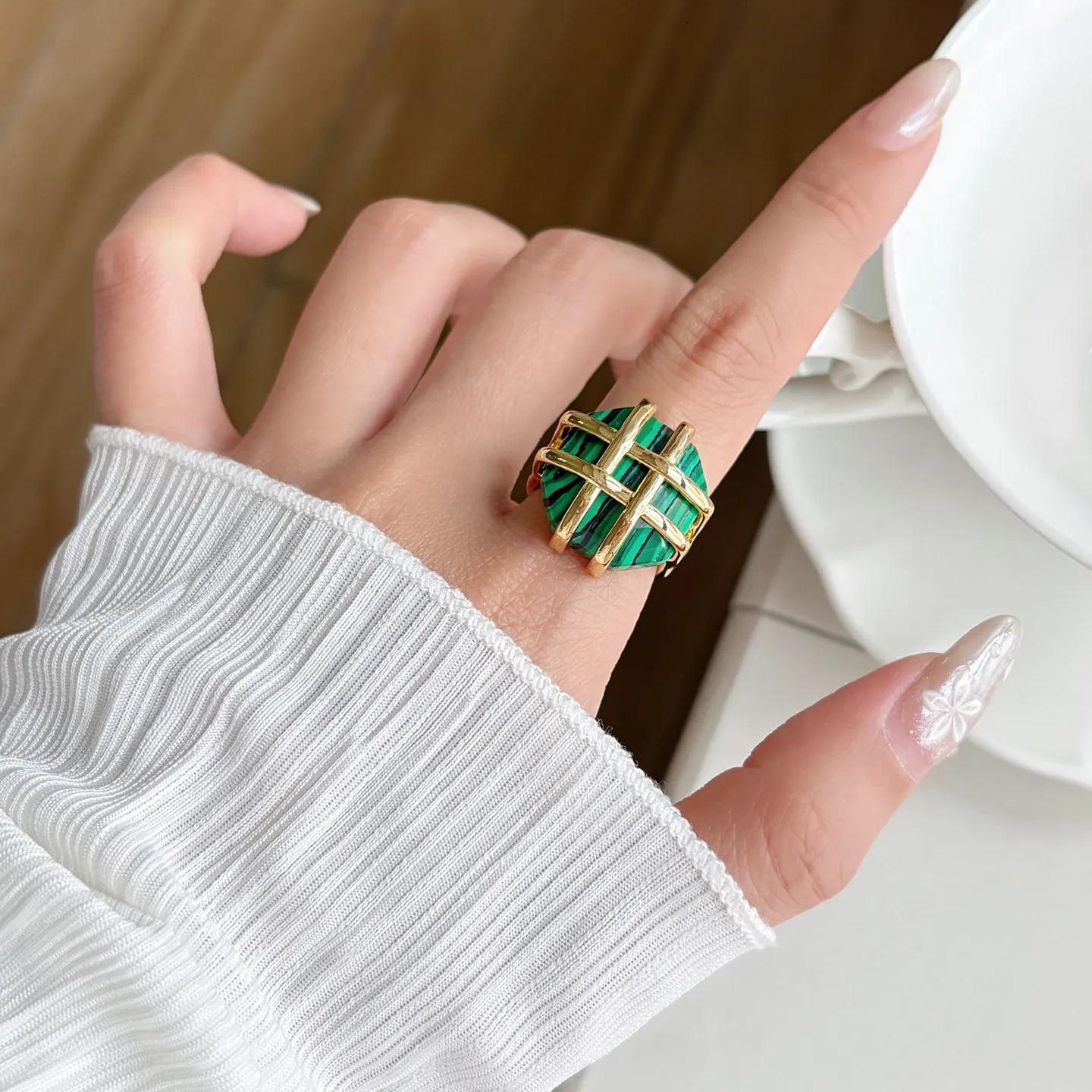 Vintage Gold Braided Grid Gemstone Open Ring for Women Niche Design Luxury High End Statement Ring Fashion Jewelry Gift