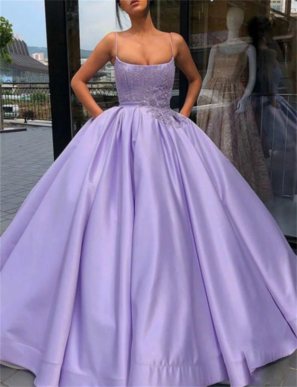 

Elegant Quinceanera Dress Ball Gown Sweet 16 Princess Dresses Spaghetti Strap Sleeveless Floor Length Satin with Appliques 2023