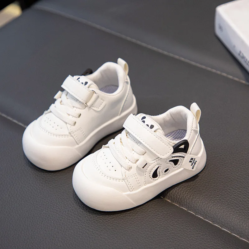 Chaussures en cuir microcarence pour bébés, baskets de dessin animé mignon, chaussures de marche plates pour tout-petits, doux et respirants, printemps et automne 2024