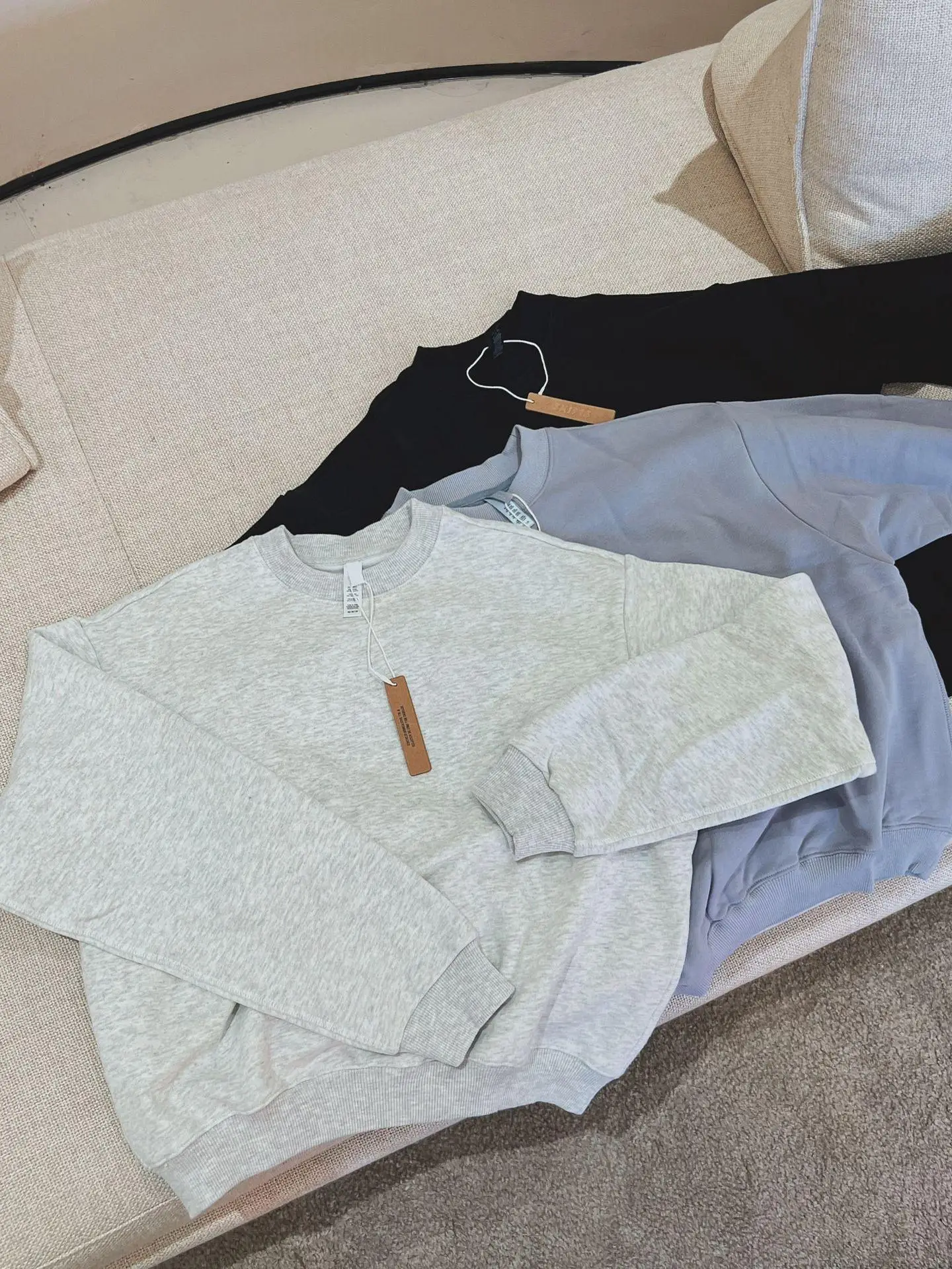 

Премиум-свитшот Kardaian для женщин, повседневный, свободного кроя, с круглым вырезом, с небольшим отверстием для шеи, длинный рукав, стандартный тон, однотонный