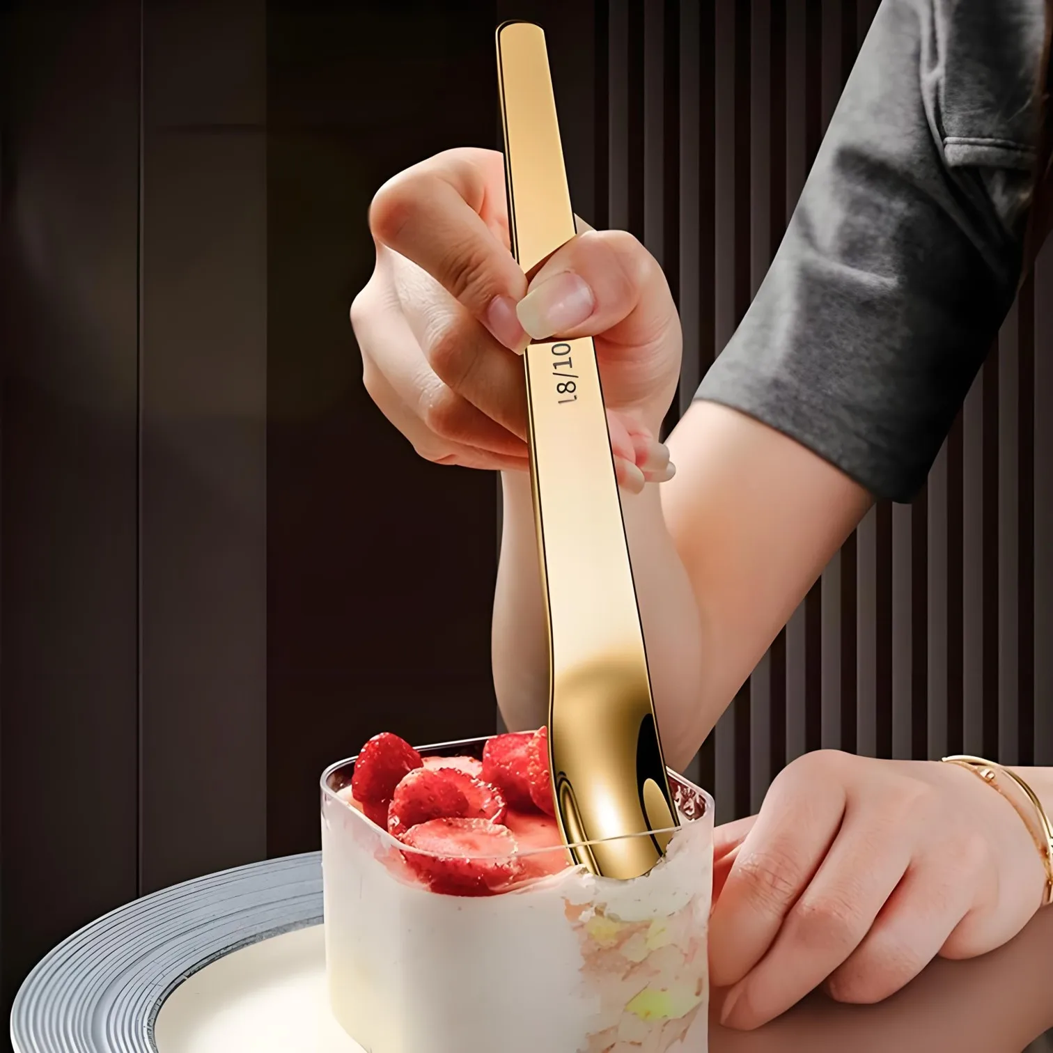 2 Pcs of Original Fashion Designed Flat Dessert Spoon LFGB Certification 304 Stainless Steel Party Cake Spoons Ice Cream Scoop