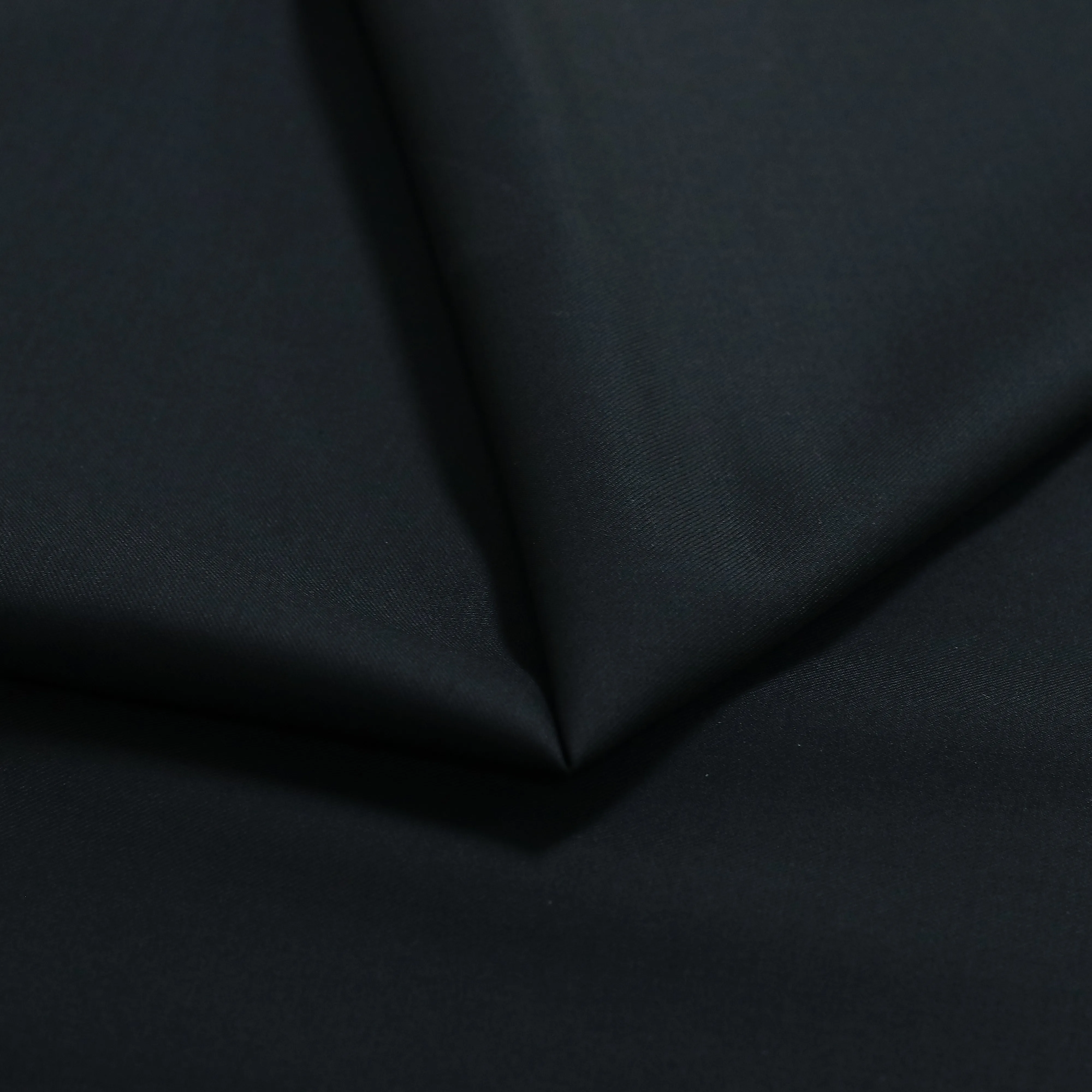 Black Color Fine Wool Serge Fabric Anti-Static Anti-Cling Shape Retention Wrinkle Resistant Custom For Suits