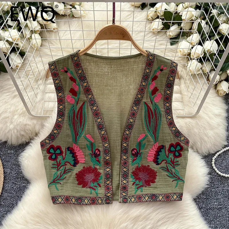 

EWQ Vintage Flower Embroidery Women's Vest Fashion V-neck Sleeveless Contrast Color Casual Tops 2024 New Clothing 27X1062