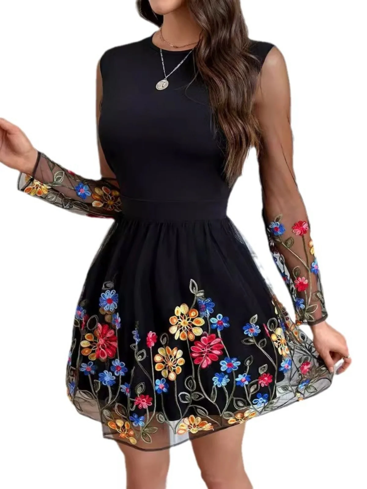 세련된 자수 장식의 롱 슬리브 드레스, 허리 조임 A라인 스커트, 버블 슬리브 라운드 넥 봄 여름...