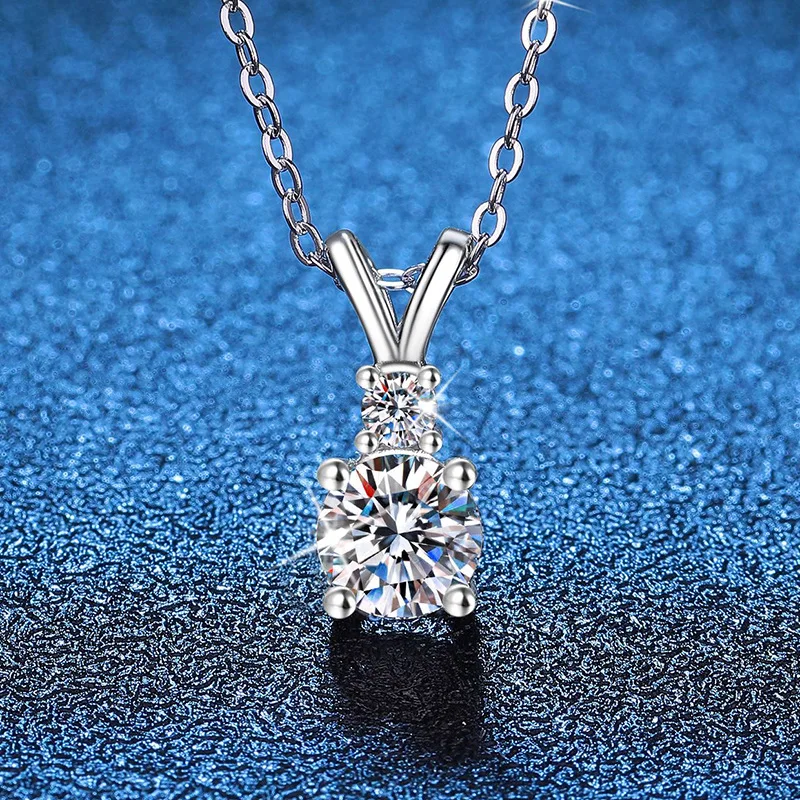 D Color Moissanite Necklace Women's Classic Four Claw Rabbit Ears 1 Carat Moissanite Silver Necklace Platinum PT950 Mark