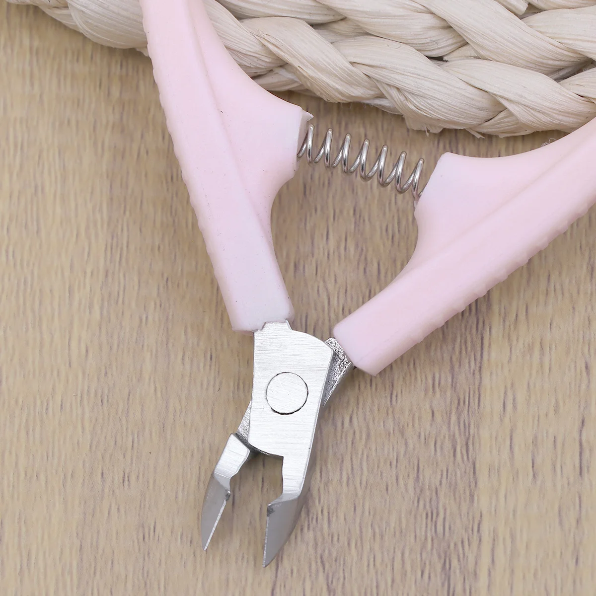 

Cuticle Nipper Stainless Steel Sharp Jaw Nail Art Manicure Cutter Rust-Resistant Pink For Cuticle Trimmer Tool Professional