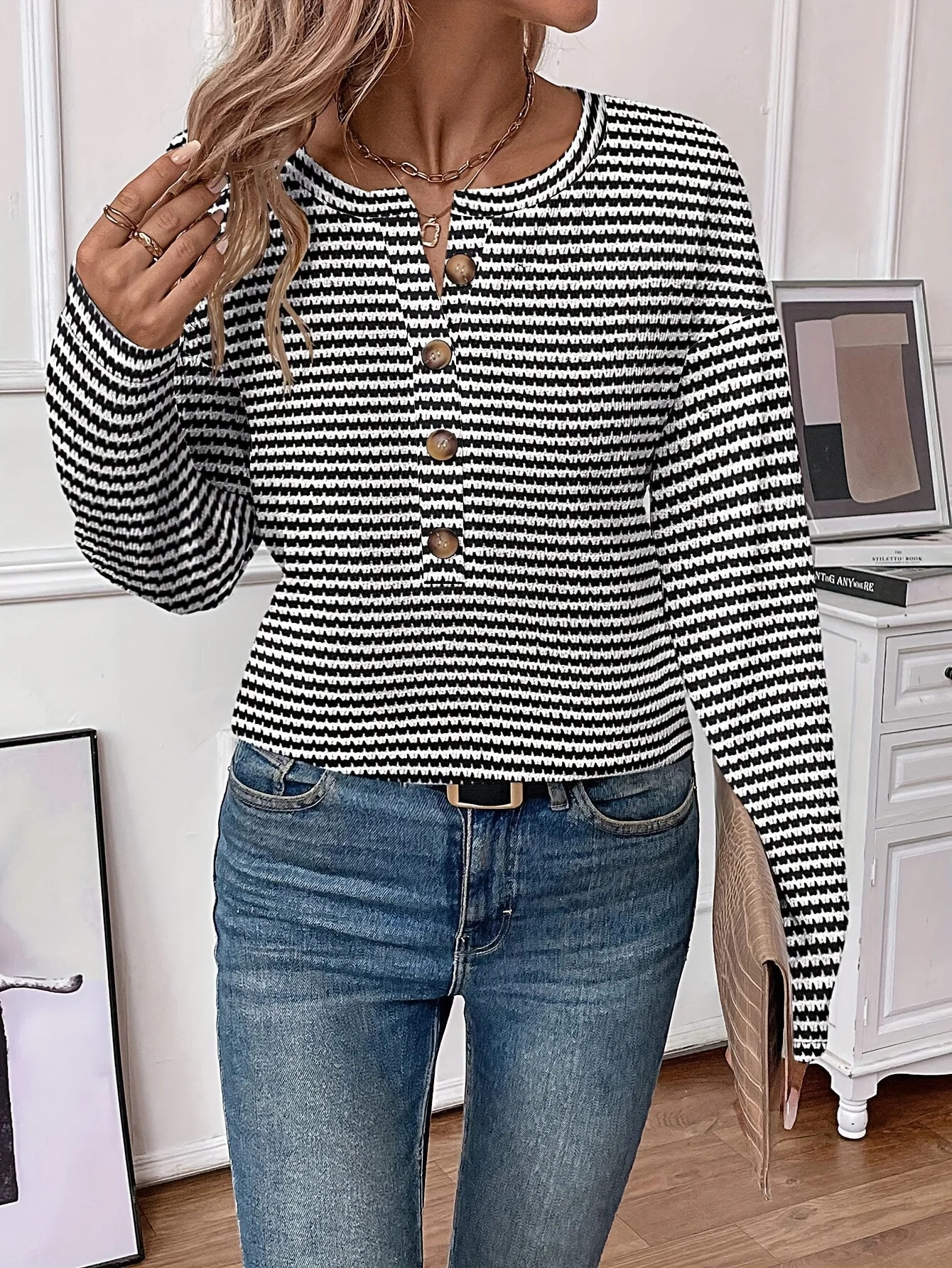 New autumn and winter striped printed round neck button long sleeved top T-shirt