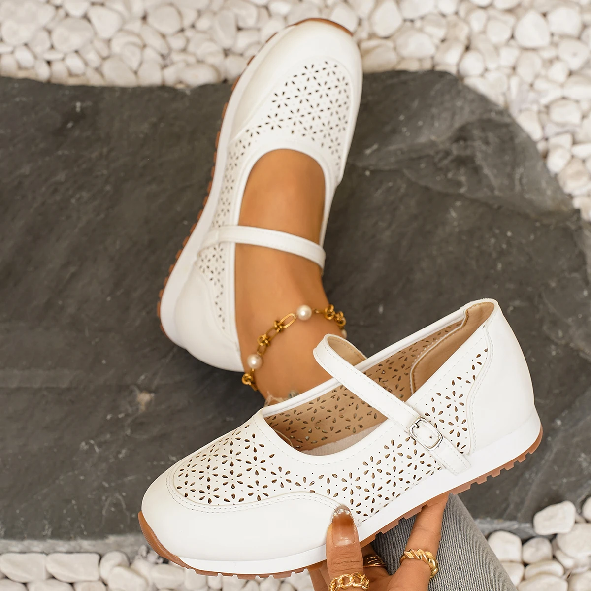 

New White Hollow Out Platform Sneakers Women Plus Size 36-43 Breathable Sports Shoes Woman Comfort Non Slip Walking Flats Mujer