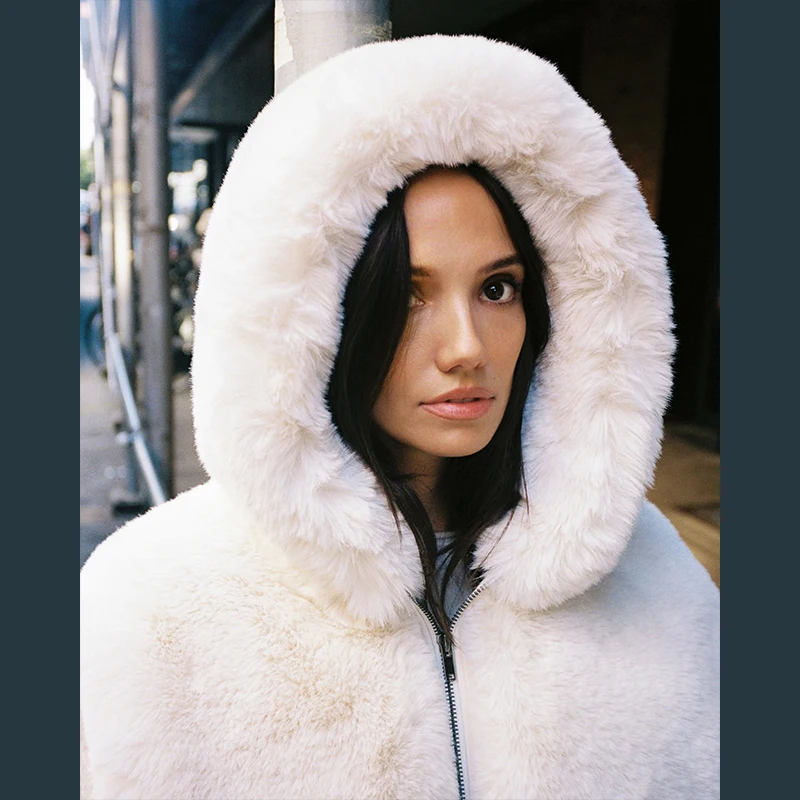 معطف نسائي فاخر أنيق من الفرو الصناعي معطف شتوي فضفاض رائع من القطيفة سترة قصيرة 2025 ملابس خروج غير رسمية أنيقة متعددة الاستخدامات جديدة