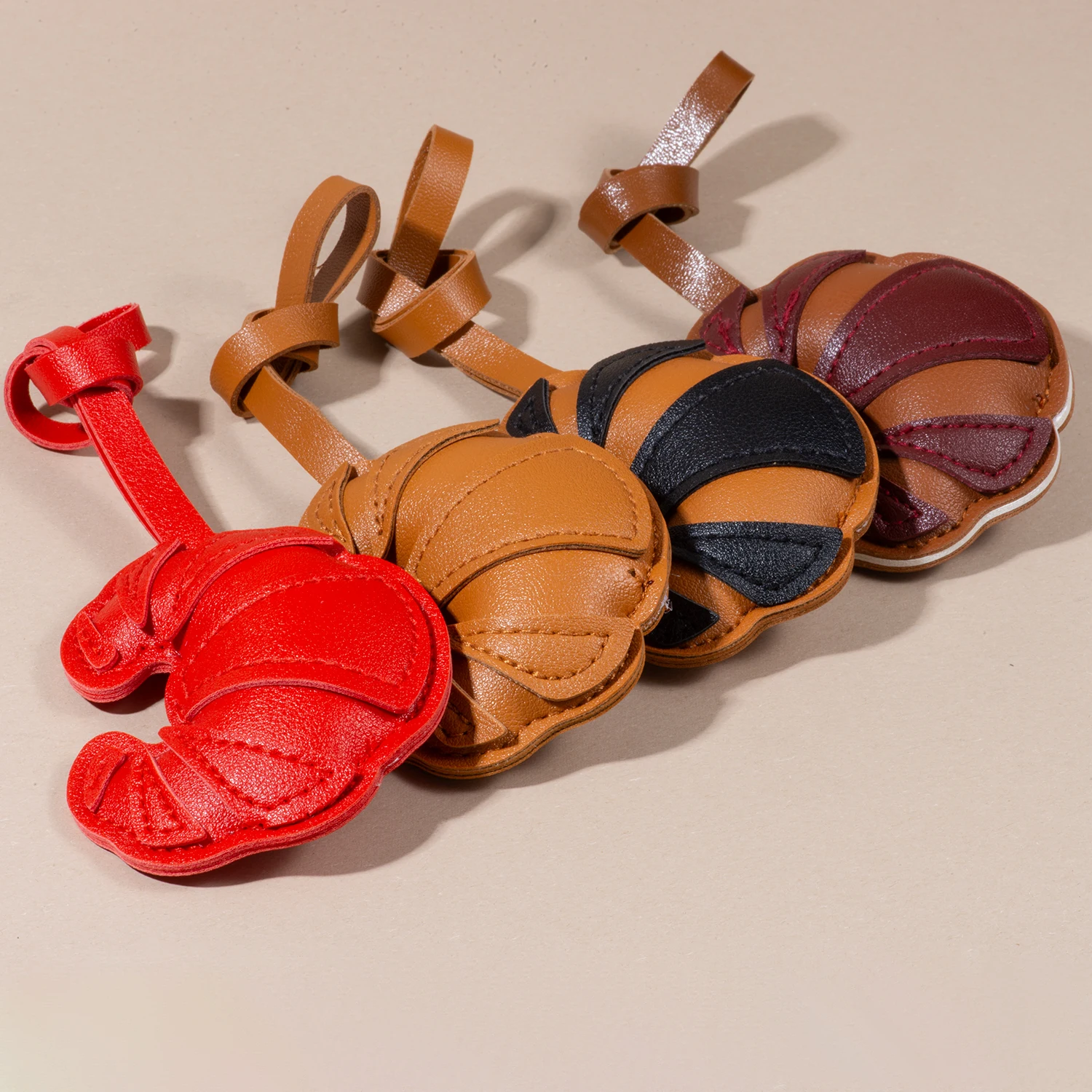 Llavero con dije para bolso de mujer, croissant de cuero hecho a mano, bonito colgante para mochila de comida, regalo de joyería para pareja y amiga