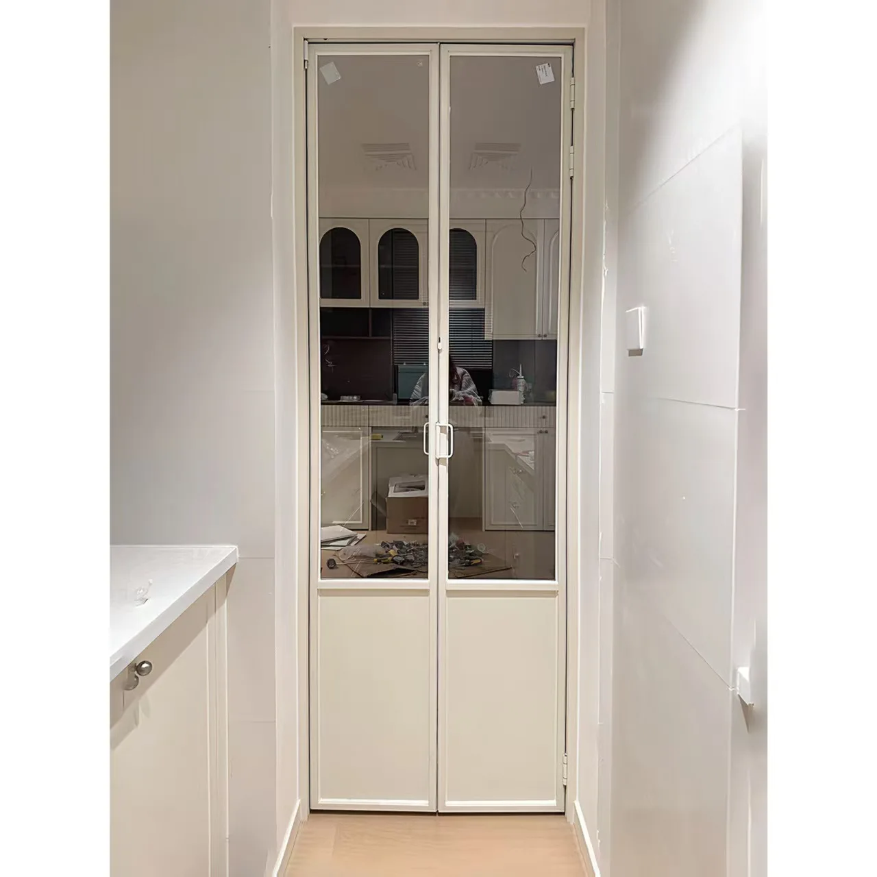 Aluminum alloy retro folding door kitchen bathroom living room balcony partition without ground rail folding glass door wholesal