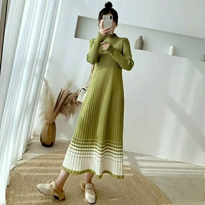 ชุดเดรสผู้หญิง คอวี ผ้าซาติน ประดับมุก จับจีบ หลายชั้น ความยาวปานกลาง สำหรับงานเลี้ยง หรูหรา ทันสมัย ปักลาย สง่างาม ดูดี มีศิลปะ เซ็กซี่