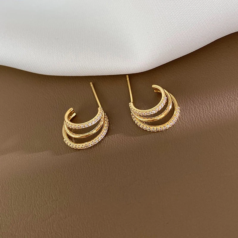 1 Pair of Light Luxury, High-End Three-Layer Diamond-Encrusted C-Shaped Earrings, Niche Design Commuter Earrings, Gold Multi-Lay