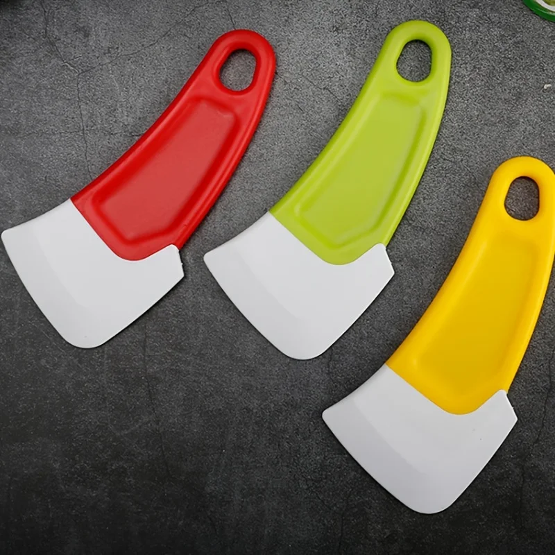 

5pcs Soft scraper is used for cleaning the bottom of pots, flat bottomed pans, plates, and non stick pans