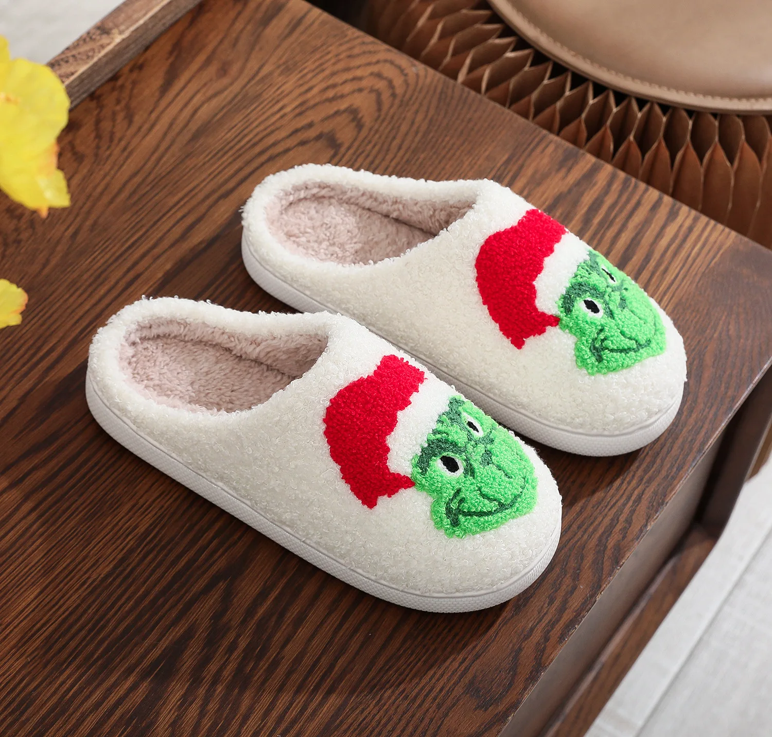 Heiß begehrte Weihnachts-Baumwollpantoffeln mit weihnachtlichem Design, gemütliche Hausschuhe für Paare und Familien mit warmem Fleece. – Detail 6