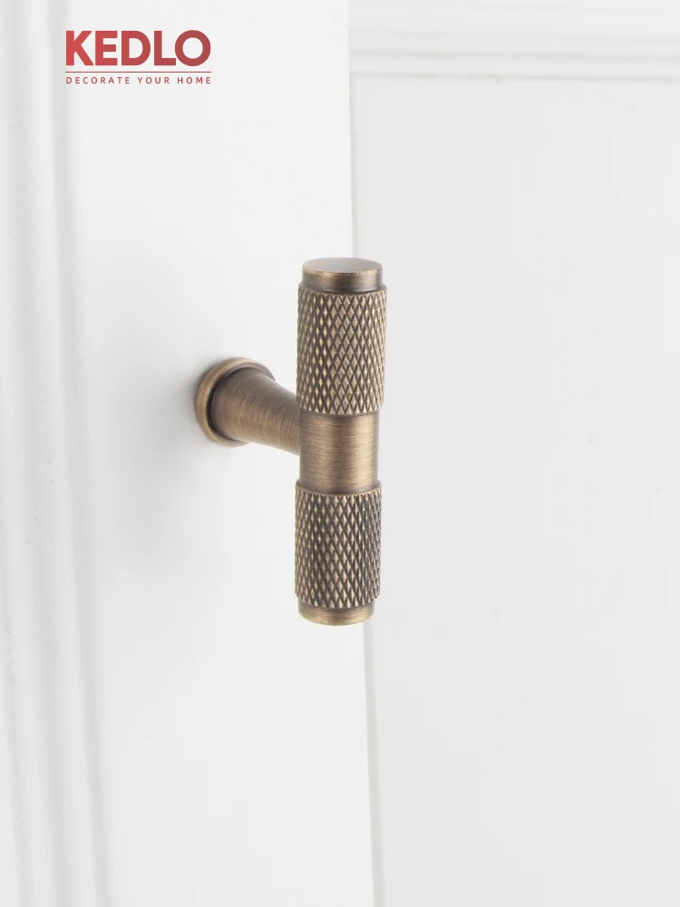 KEDLO Massiver Messinggriff im europäischen Stil, leichter Luxus, gerändelt, Diamant-Optik, Küchenschrankgriff, antikes Messing, 500 mm Griff. – Detail 8