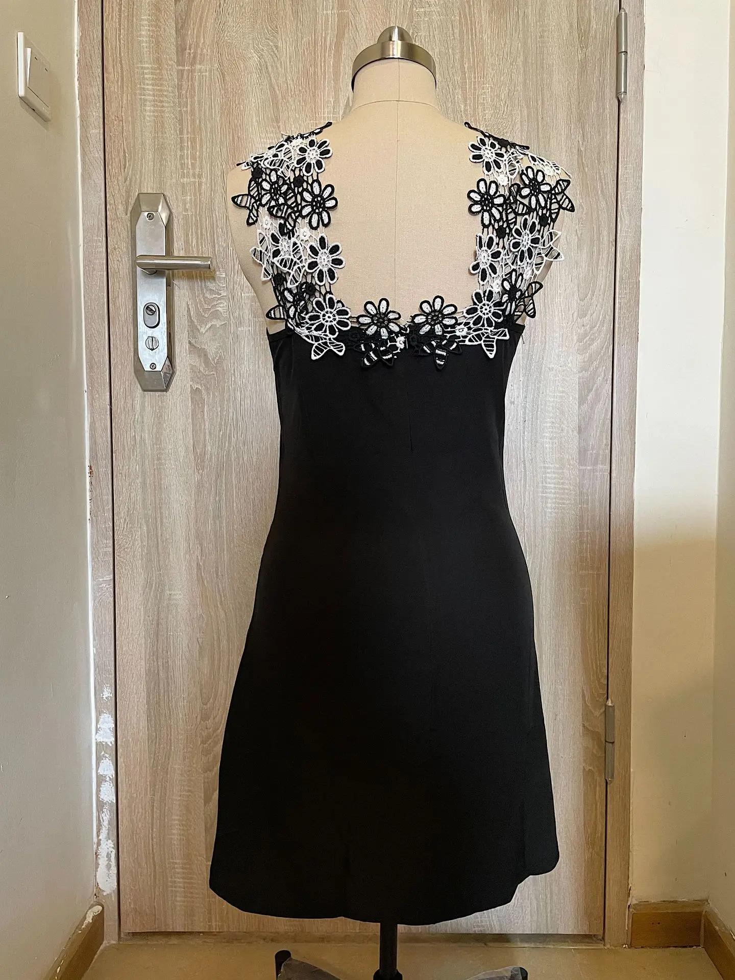 Customizable Casual Summer Women Fashion Solid Color V Neck Off Shoulder Elegant Lace Flower Sleeveless Pullover Party Dresses