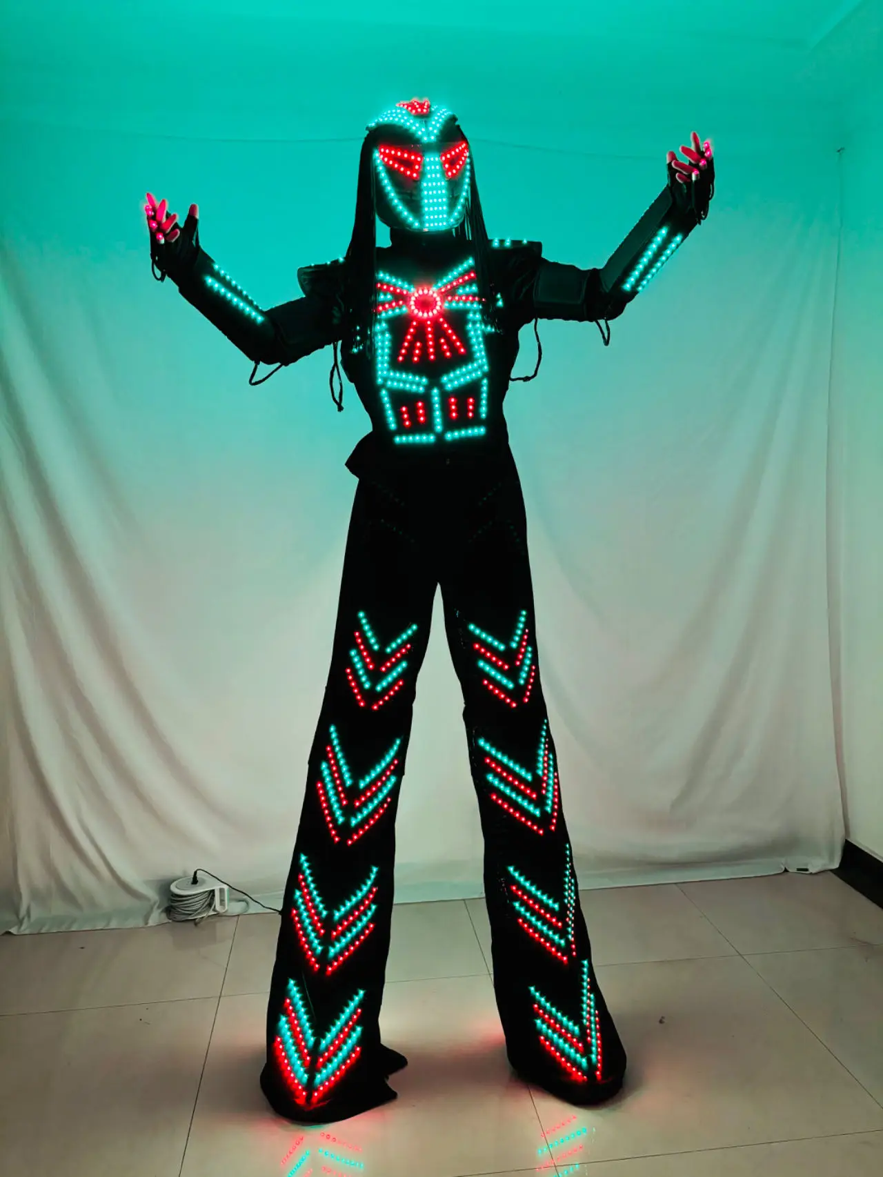 خوذة مضاءة LED لمهرجان الموسيقى الإلكترونية DJ Show الرقص لأداء الحفلات LED روبوت زي Stilt Walker Robot