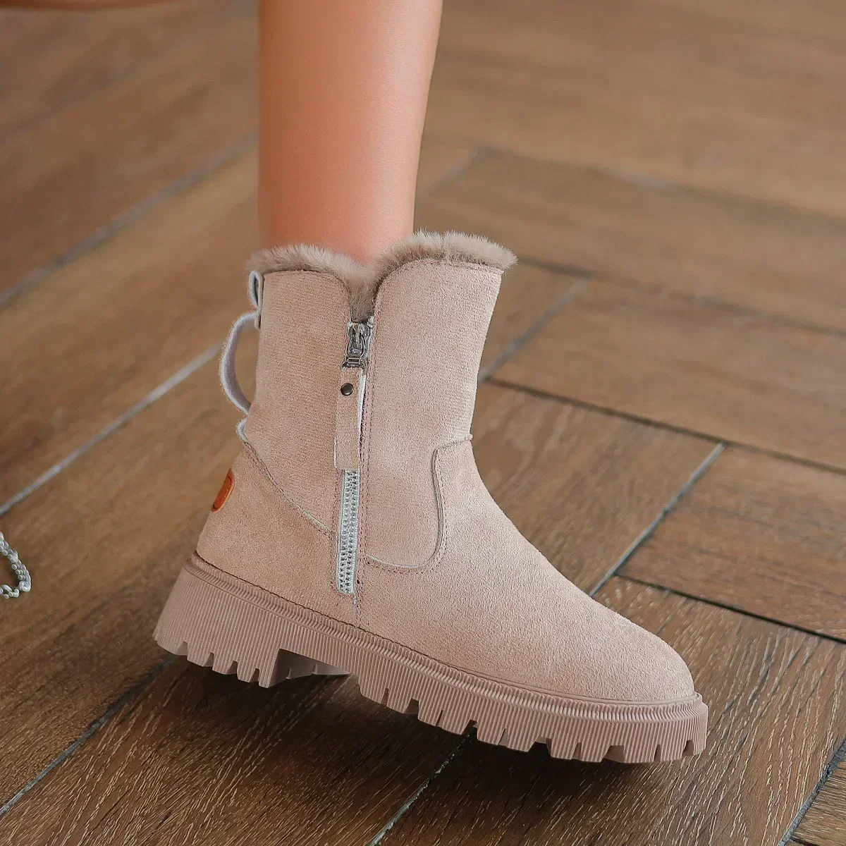 

Элегантные женские зимние ботинки на среднем каблуке, новинка 2024, распродажа, плюшевые удобные весенние ботинки с подкладкой, женские зимние ботинки