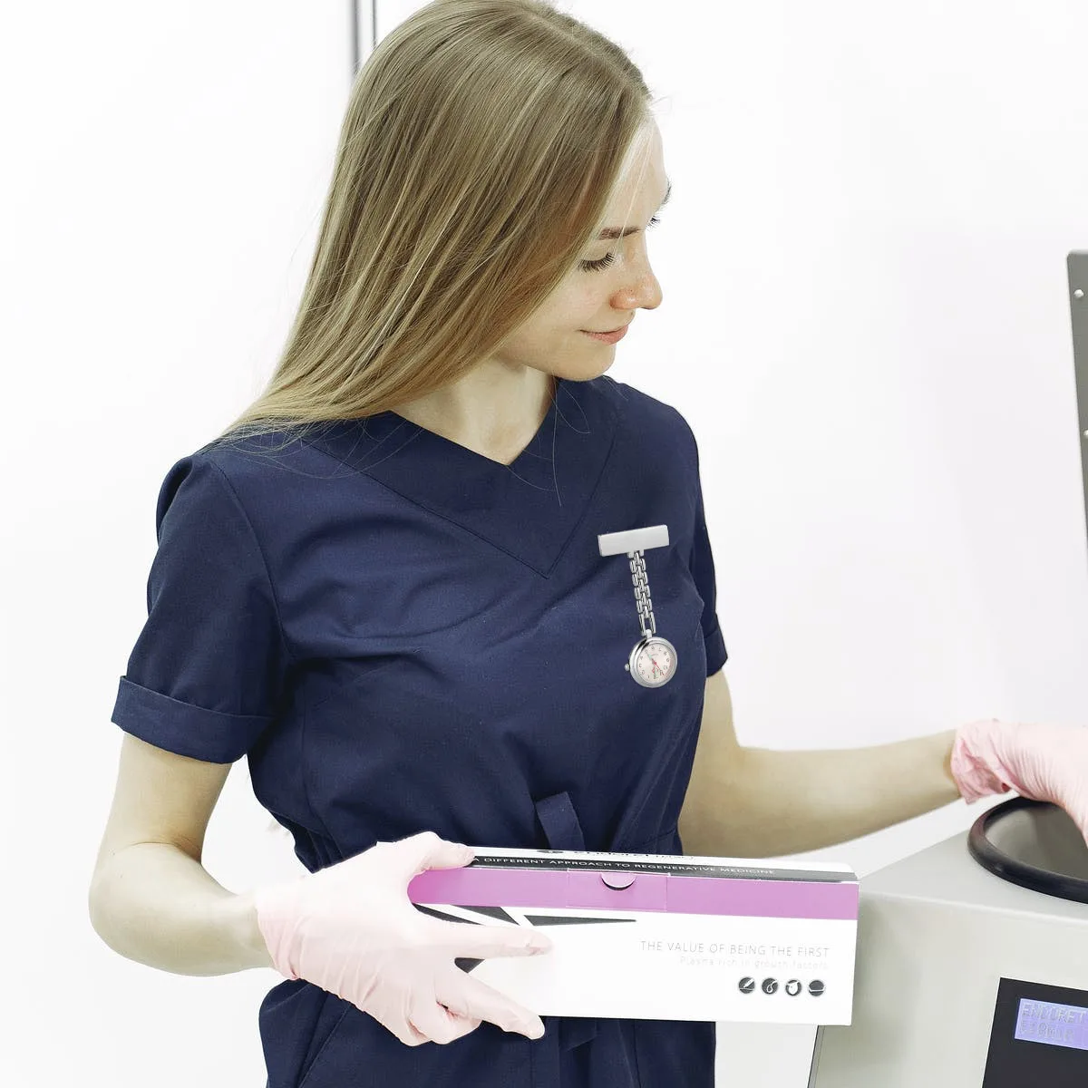 ساعة جيب خفيفة الوزن للممرضات معلقة من سبائك الزنك وإكسسوارات الطبيب الليلية المضيئة دبوس أمان مزخرف