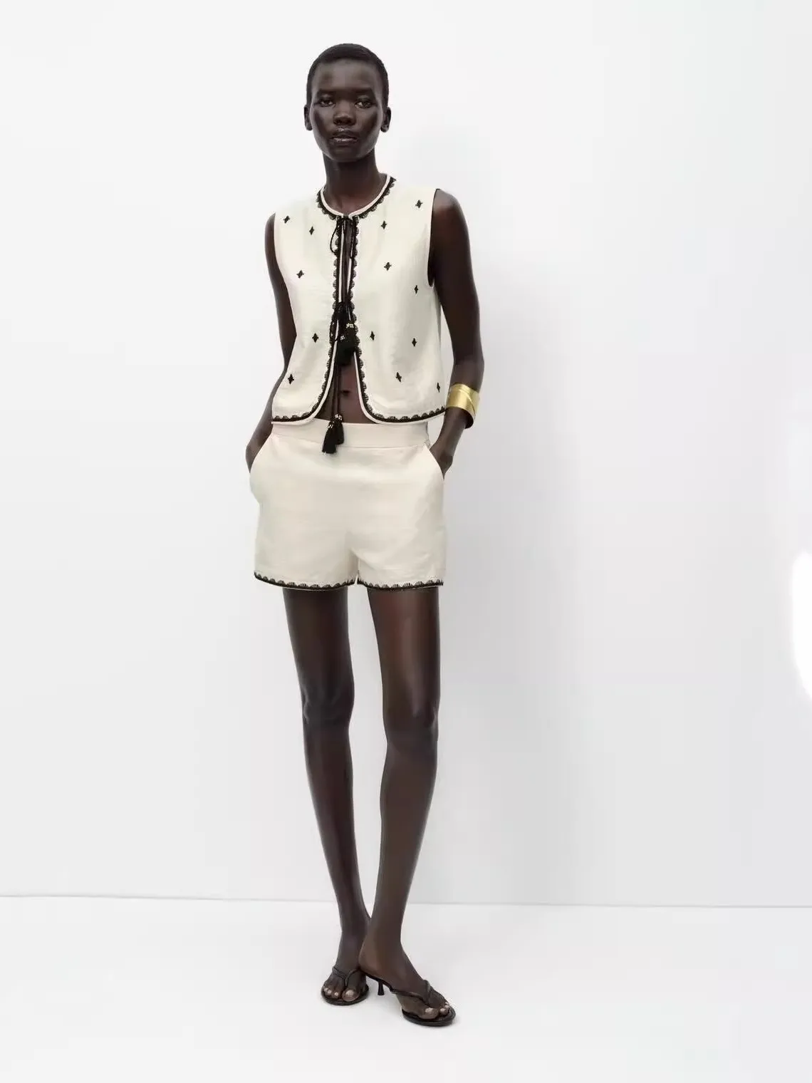 Neue Sommer bestickte runde Ne Svel Weste Damen Faion Suzhou Quaste Weste Stand Fit Pendeln Sle ort A-Linie...