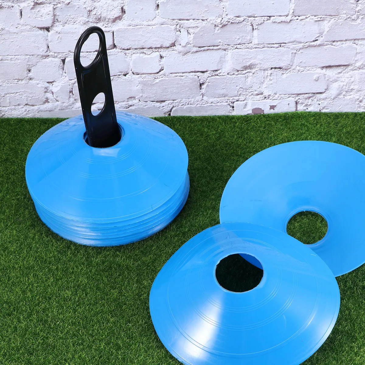 

Набор из 26 футбольных конусов-маркёров для тренировок на открытом воздухе, гибкий инструмент для тренировок, экологически чистый материал