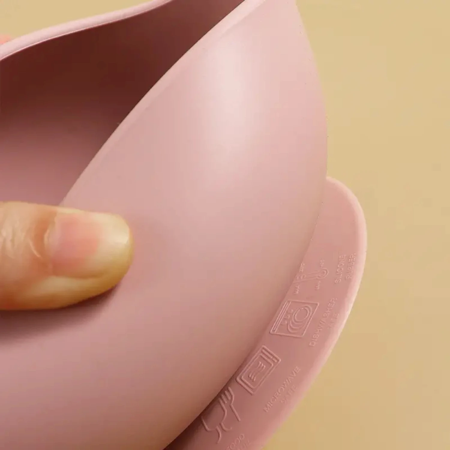 Convenient and Practical Vibrant Silicone Suction Baby Feeding Set - Colorful Soft Essentials for Babies on-the-Go with Spoon -