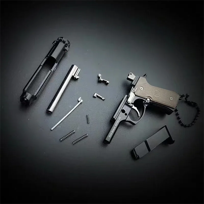 Mini pistola modelo de pistola falsa, accesorios de disfraz de Cosplay 1:3 Beretta 92F, llavero artesanal, colgante para niños, regalo de cumpleaños, accesorios de juego