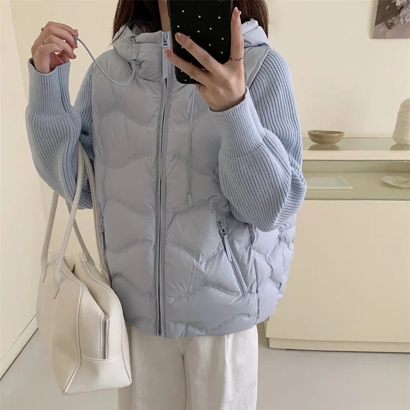 เสื้อแจ็คเก็ตดาวน์ผู้หญิงแบบใหม่ ฤดูใบไม้ร่วง/ฤดูหนาว ปี 2025  แบบมีฮู้ด  แขนถักแบบต่อผ้า  สไตล์ลำลอง