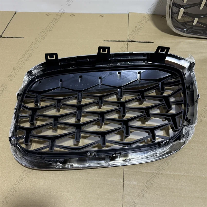 2Pcs Silver and Black Diamond Style Grills Replacement Grille For BMW X3 X4 G01 G02 G08 2017-2021 Car Front Bumper Grill Kits
