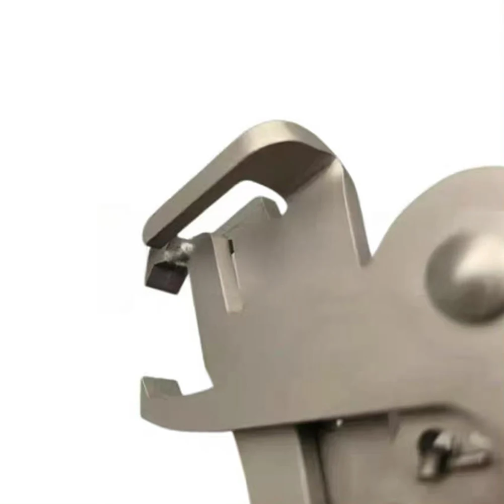 

Техническое обслуживание автомобиля. Высококачественные инструменты для разборки. Эффективные плоскогубцы для автомобиля. Безопасное удаление крепежных застежек.