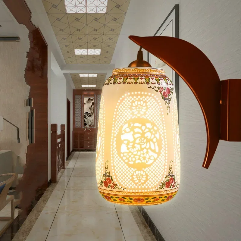 New Chinese wall lamp modern retro creative wedding hall bedroom bedside ceramic wall lamp restaurant lighting