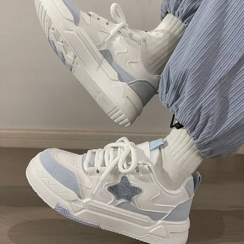 Женские модные повседневные кроссовки 2023, весенне-летние новые стильные трендовые универсальные удобные дышащие спортивные теннисные туфли