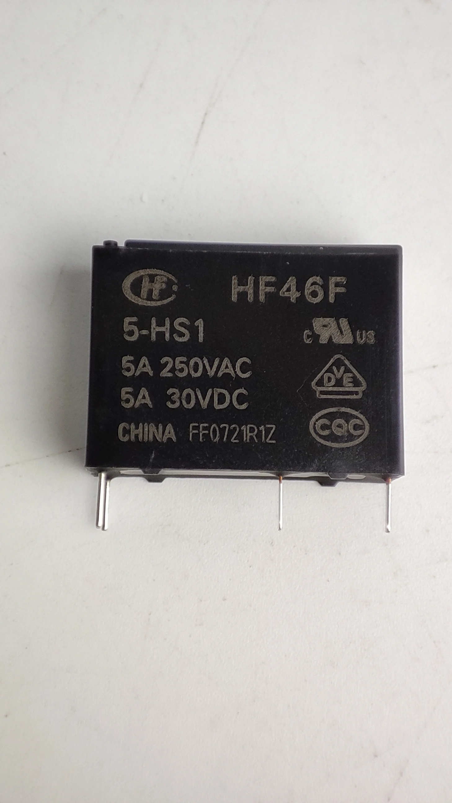 

10 шт. HF46F/5-HS1 4-контактное реле, бесплатная доставка, электронный компонент