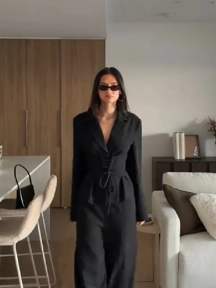 Damen Trendiges Schwarzes Gerüschtes Schnür-Blazer-Set mit Reverskragen, Langen Ärmeln, Taillengürtel und Weiten Hosen, Lässiger Passender Anzug
