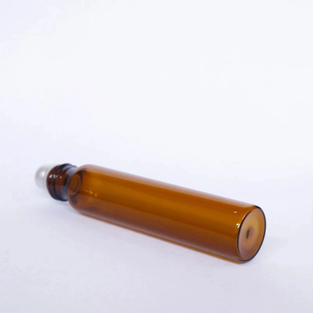 50 قطعة 10 مللي لفة زجاجية كهرمانية على زجاجة مع كرة زجاجية ومعدنية قوارير زيت عطري رفيعة باللون البني