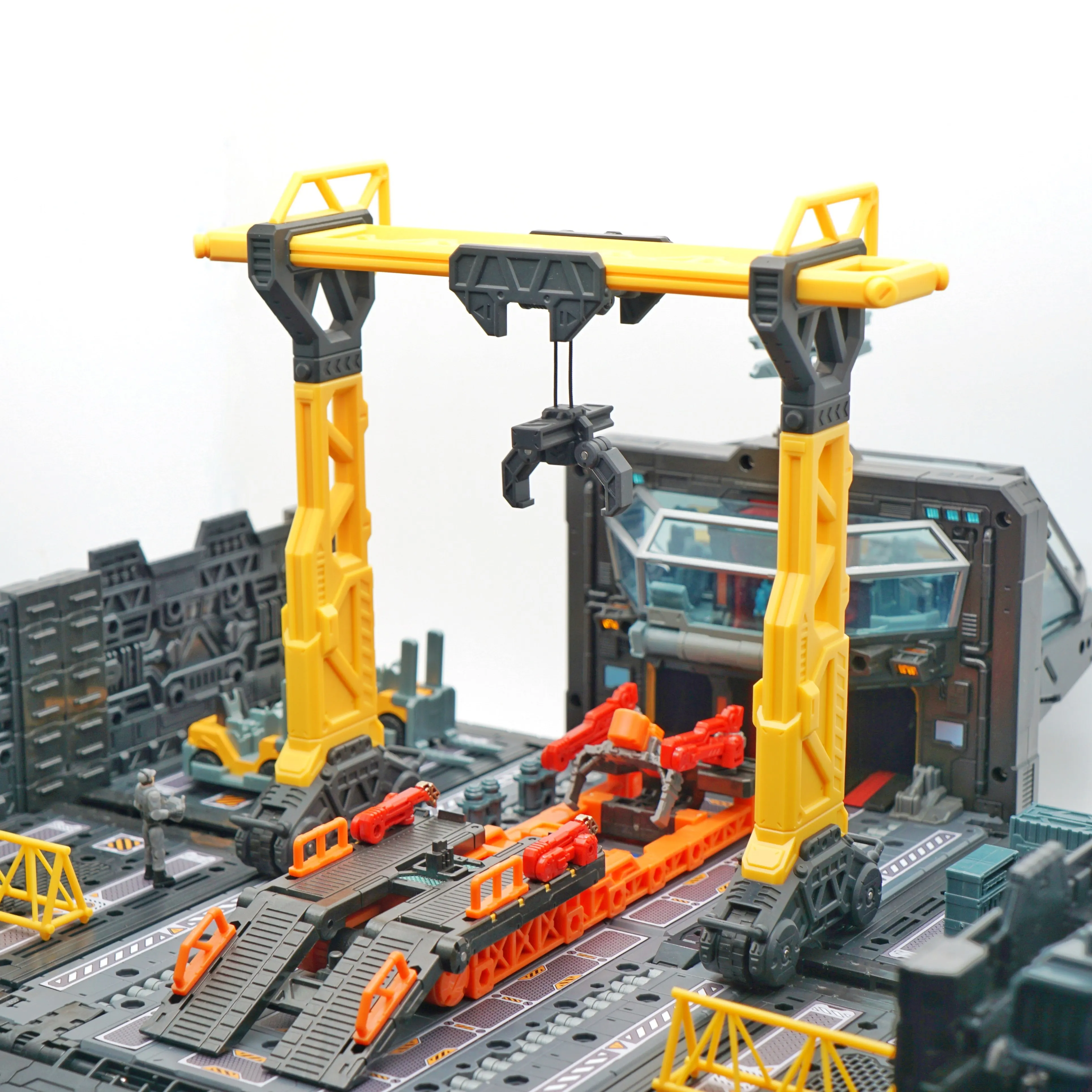 

Diaclone Collector'S Expansion Set - 1/60 Scale Hangar & Gantry Crane Diorama