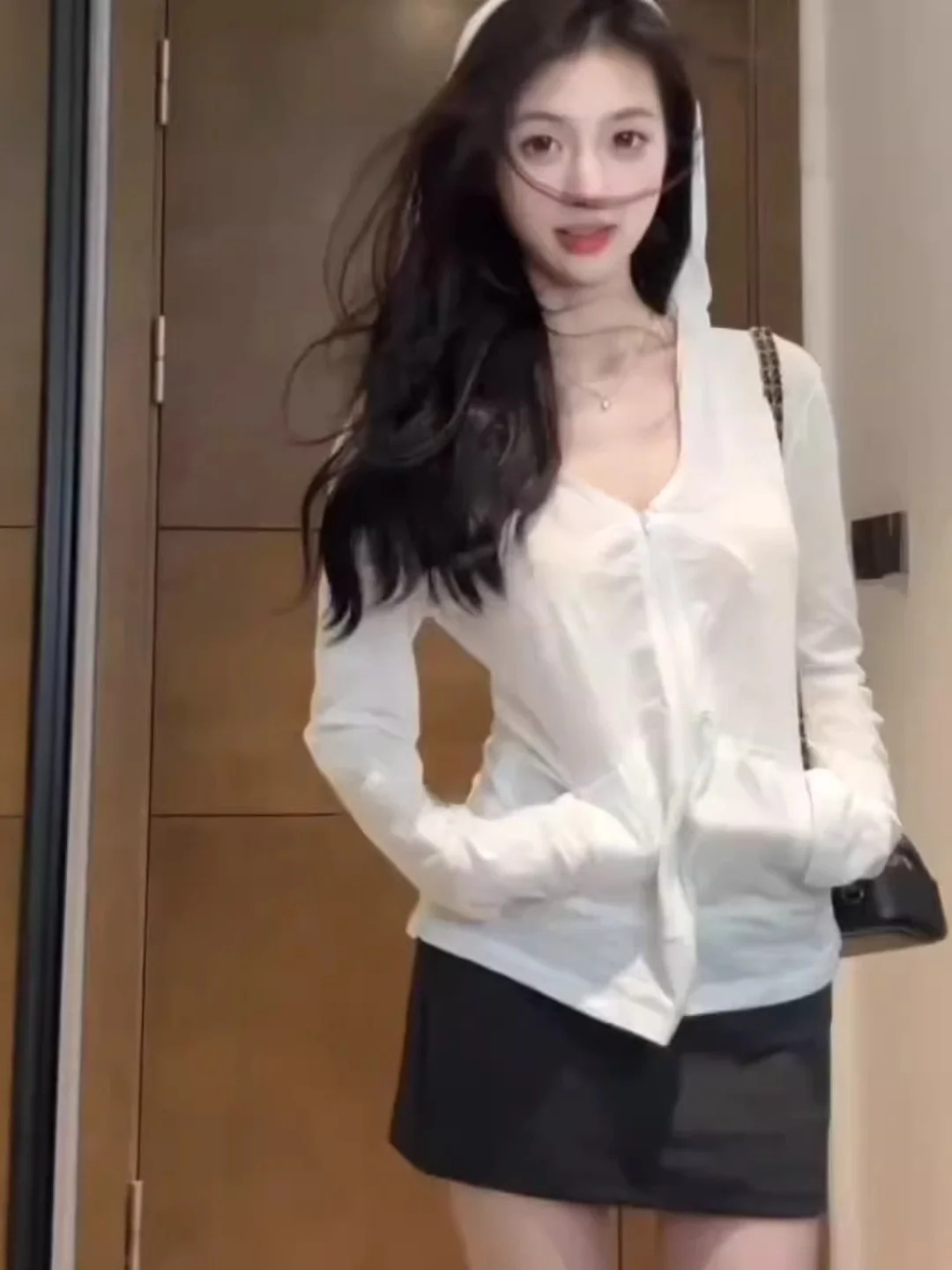 

Новая летняя женская тонкая универсальная кофта-кардиган с капюшоном на молнии, белая, с длинными рукавами, для защиты от солнца