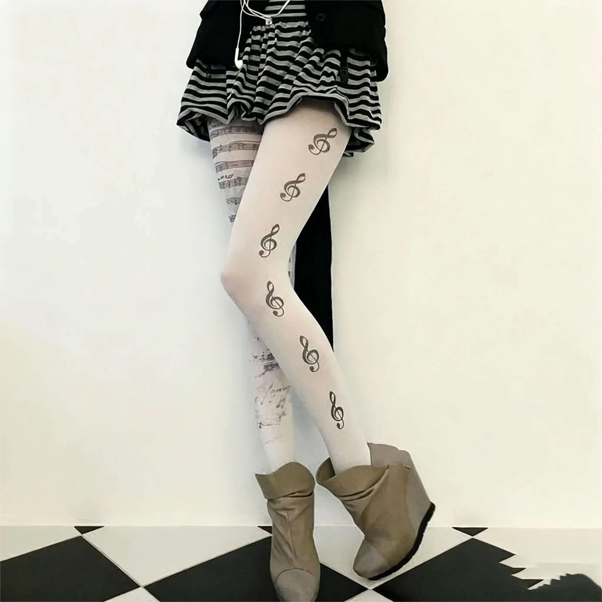 

Y2K стильные милые чулки с буквенным принтом, гольфы в стиле Харадзюку, милые белые носки с граффити для косплея, кавайные ретро 2000-х годов, эмо-девушка