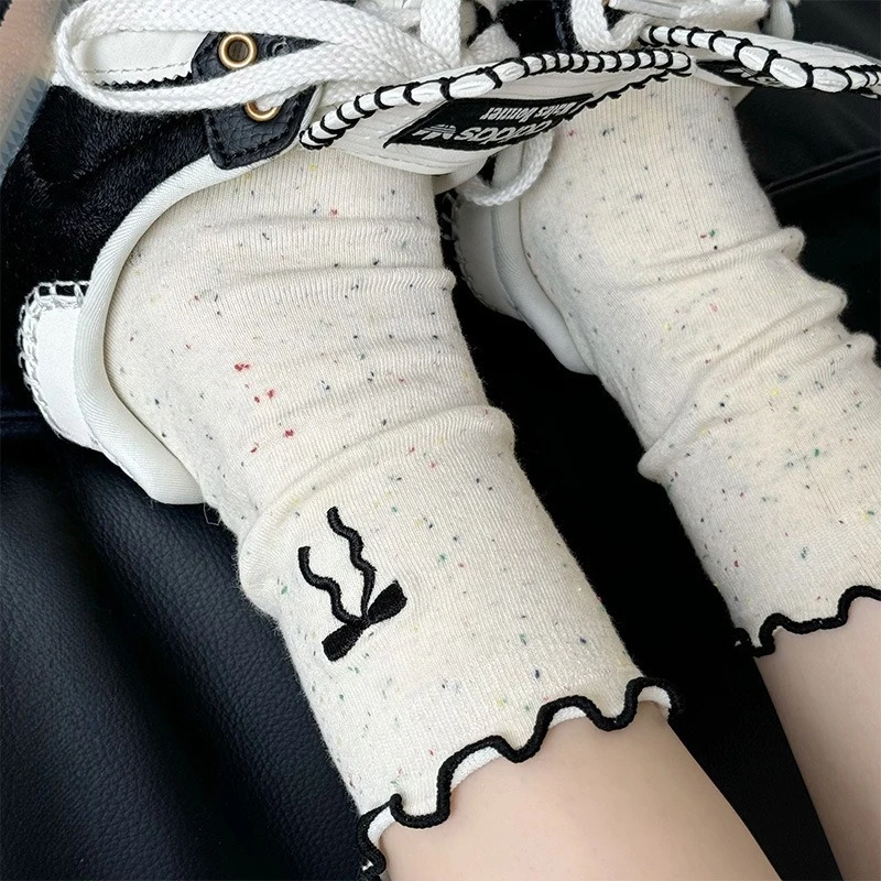 5 paires de chaussettes blanches pour femmes, ensemble de chaussettes à volants avec nœud brodé, Tube central, Coquette décontractée, bonneterie de Style coréen, automne