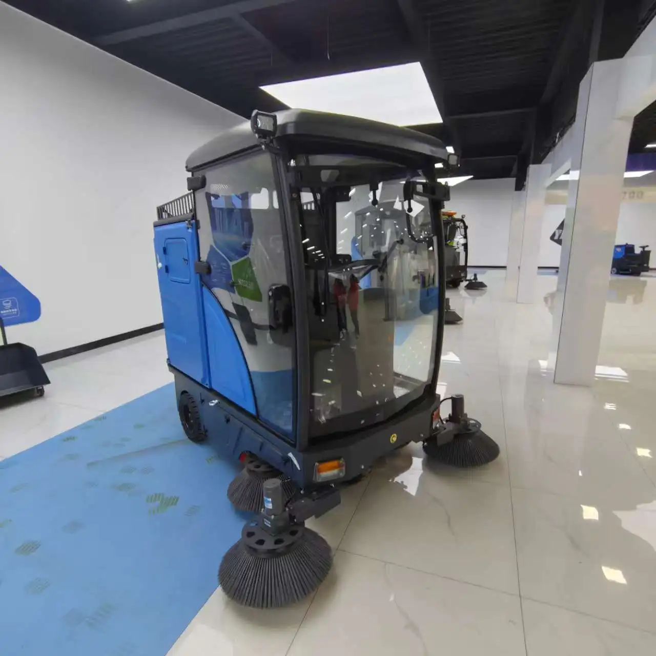 Customized New Made In China Top Quality Heavy Duty Street Cleaning Electric Sweeper Indoor Outdoor 1 Year Warranty Home Use