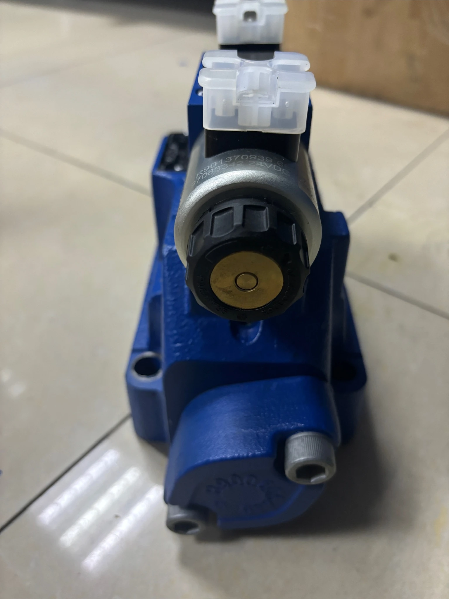 Rexroth original Hydraulic proportional Direction change valve 4WEH 22 J76/6EG24N9ETK4/B10