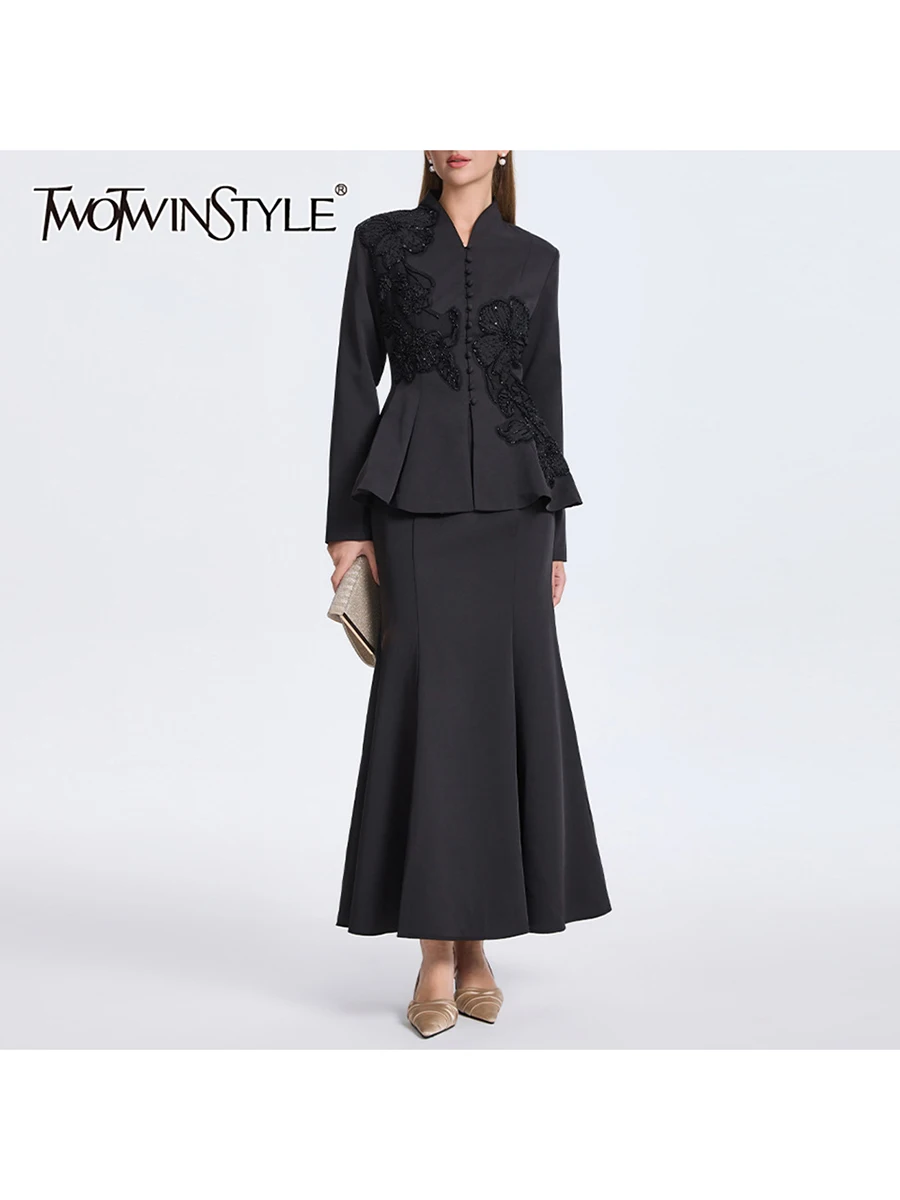 

Комплект из двух предметов TWOTWINSTYLE с вышивкой и вставками для женщин: топ с V-образным вырезом, длинными рукавами и шнуровкой, облегающая юбка с высокой талией, однотонный комплект для женщин.