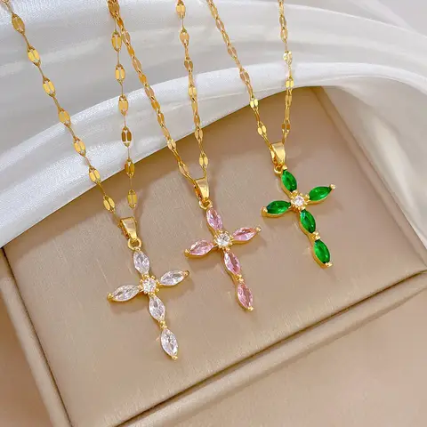 Fashionable and Exquisite Christian Micro-embedded Green Cross Necklace, Classic Retro Light Luxury Stainless Steel Clavicle Cha