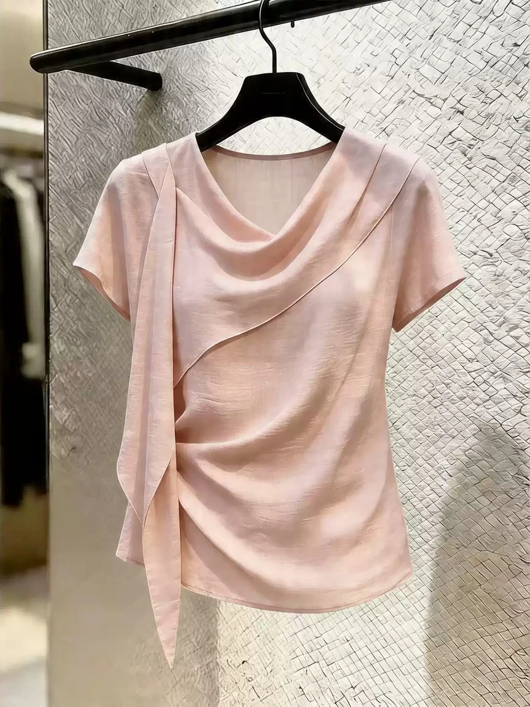 

Elegant Gentle Wind Short Sleeve Luxury Shirt Commute Versatile Design Summer 2026 Korean Style Straight Cut Pure Color