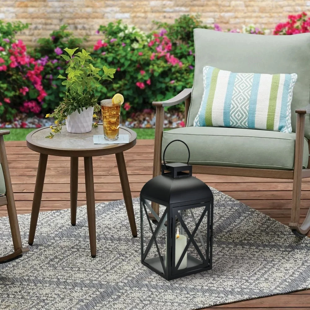 大型ブラックメタルランタンキャンドルホルダー、屋内外装飾用、スイングオープン式ドア、安定したベース、ピラーティーライト付き